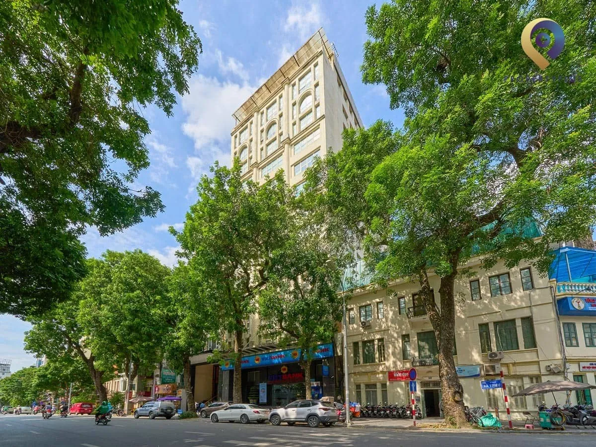 Toàn cảnh tòa nhà Vietbank Building trên phố Bà Triệu, Hà Nội.